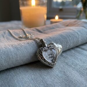 Cremation Ash Pendant Necklace – Custom Photo Cremation Jewelry Keepsake for Mom and Dad